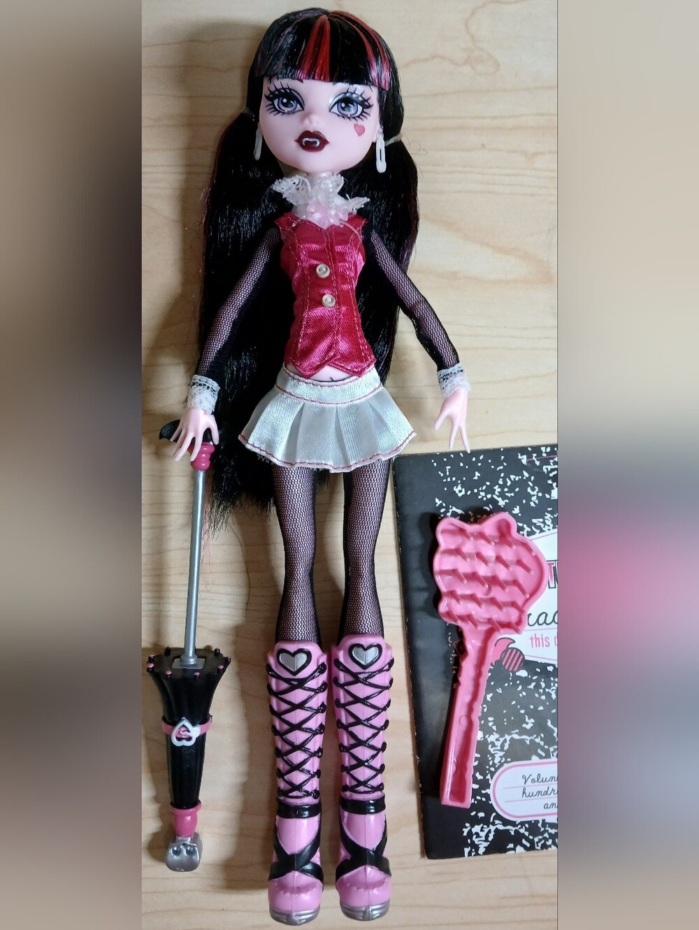 Monster High Dolls Frankie & Draculaura - Picture 2 of 3